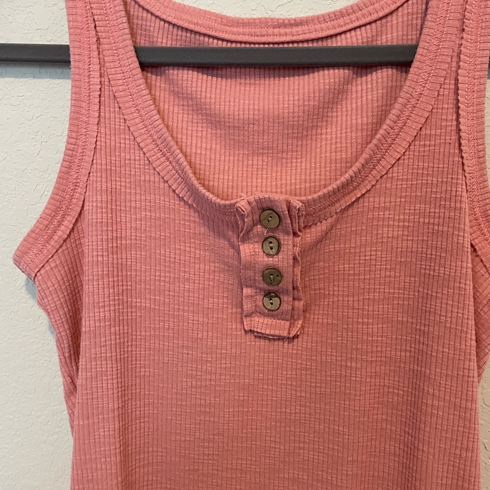 Button Detail Tank - Picture 4 of 6